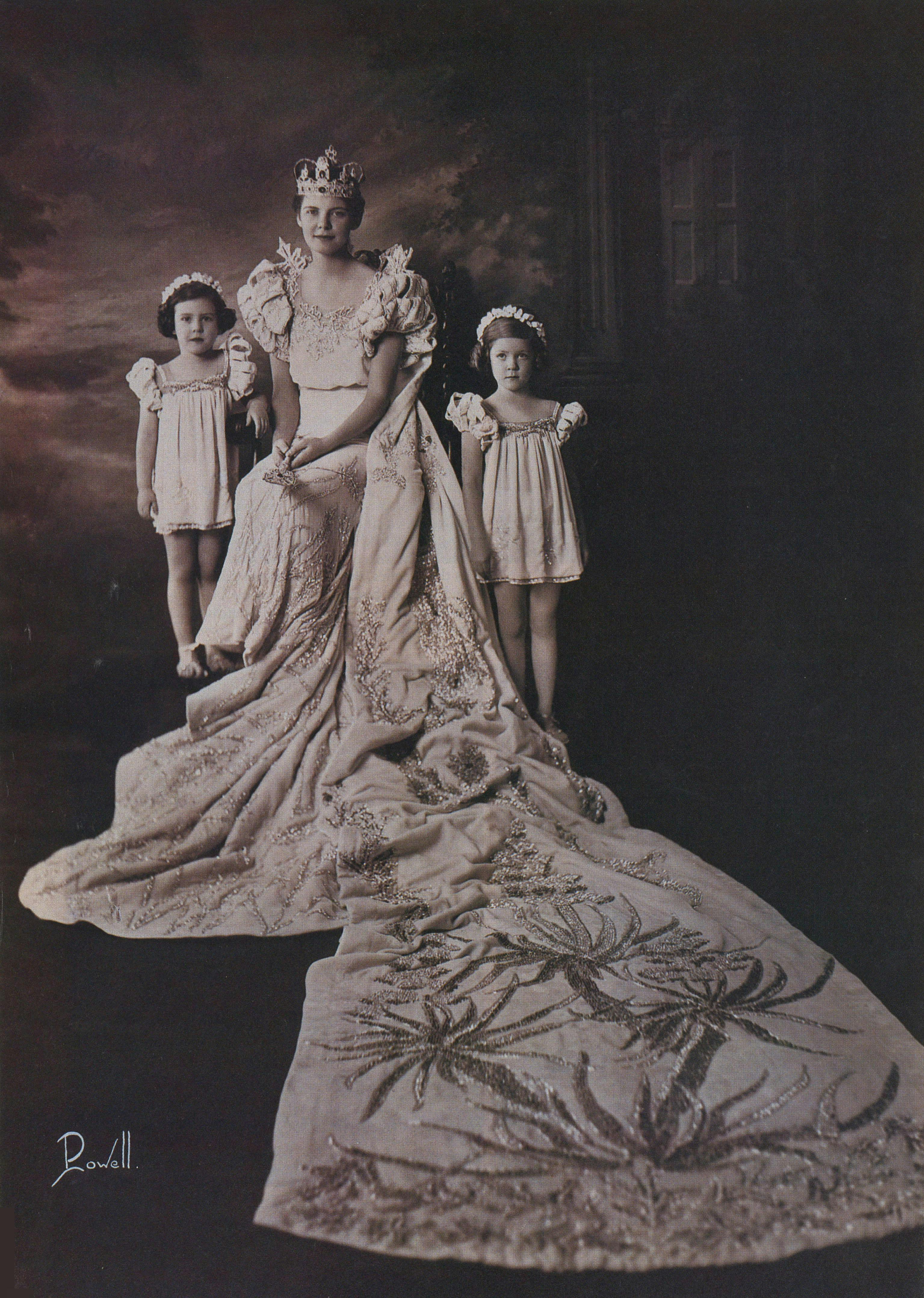 Her Gracious Majesty, Mollie Bond of the House of Hayes, Queen of Texas and the Court of Adventure, with pages to the Queen, Frances Tewes and Agnes Clegg, 1936