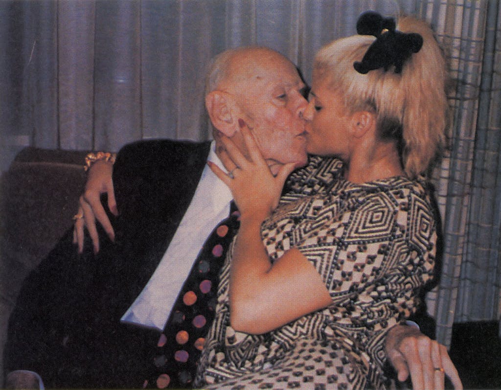 Anna Nicole Smith kissing husband J. Howard Michael.