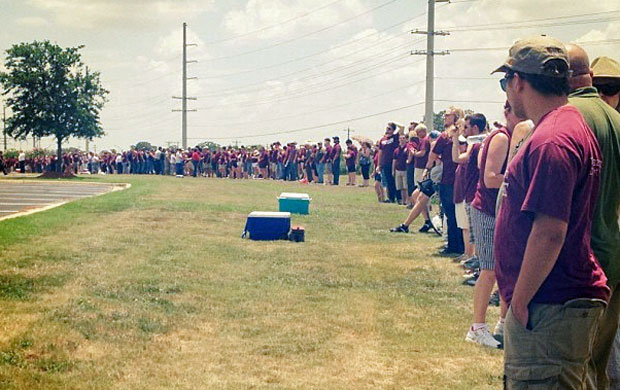 Aggies Build Human Wall to Keep Westboro Baptist Church from Protesting ...