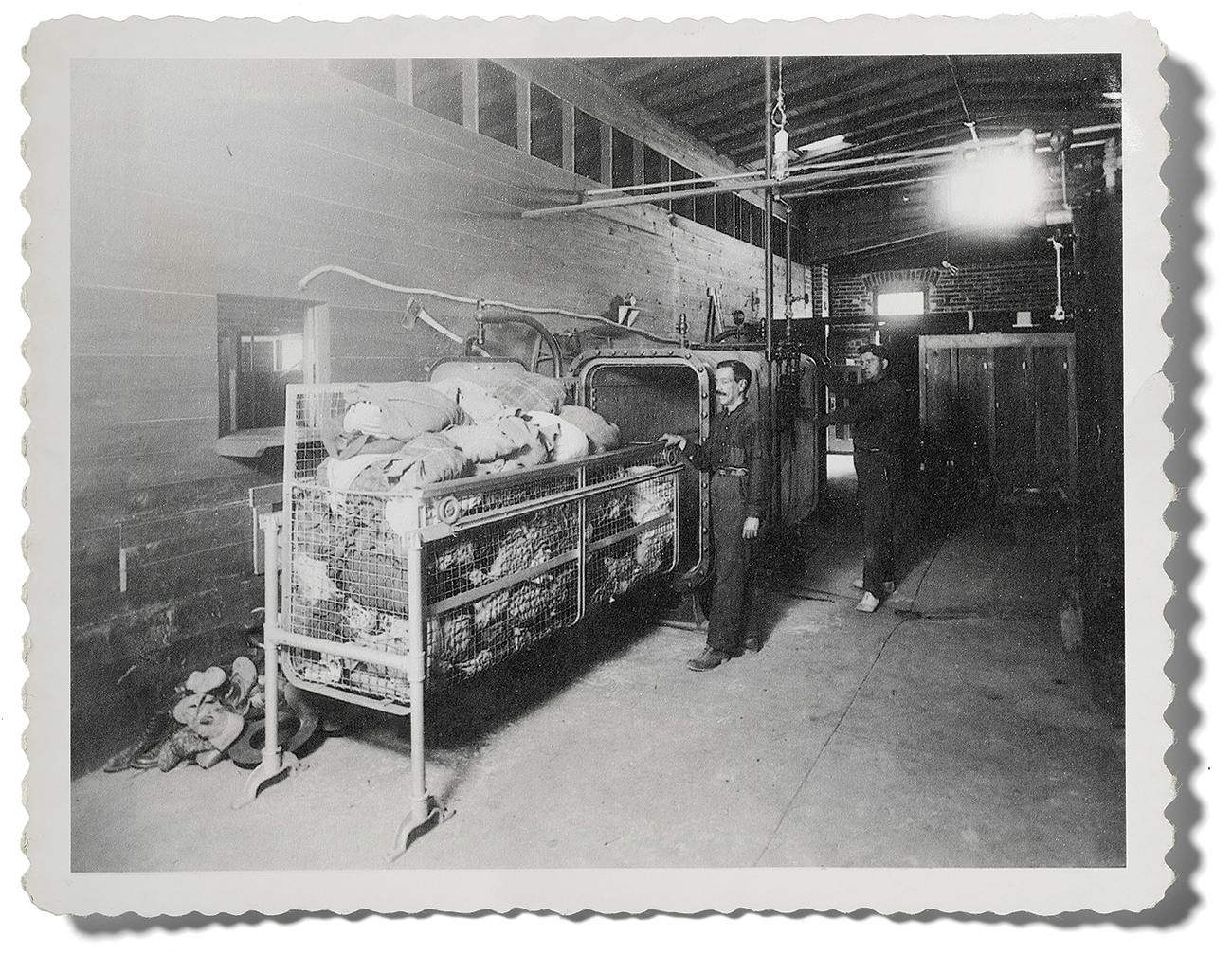 A photograph, dated 1917, of a steam dryer used by public health inspectors at the Santa Fe Street international bridge for people traveling from Juárez to El Paso.