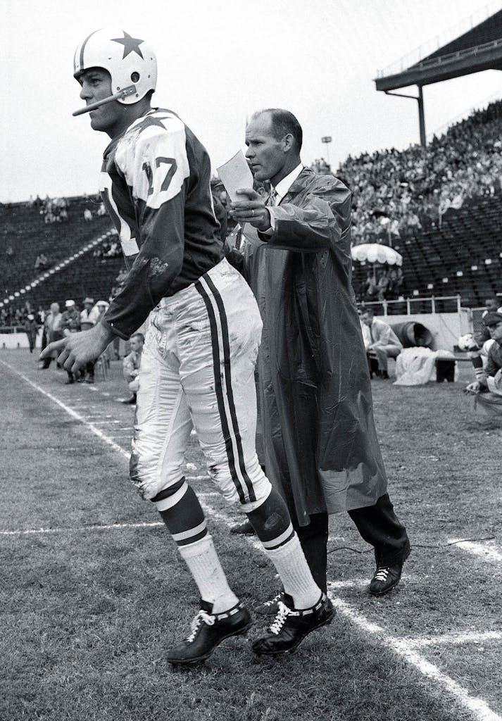 Don Meredith with Tom Landry in 1962.