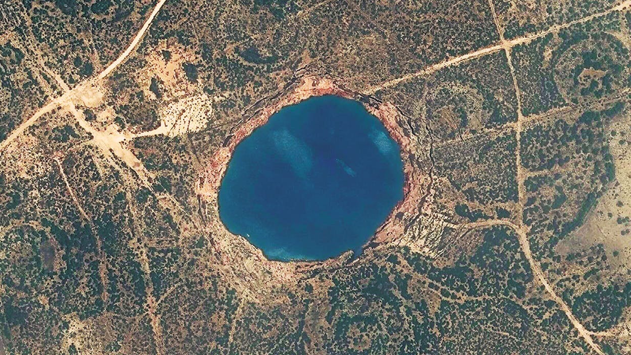 Green Lake, Texas, Holes Wiki