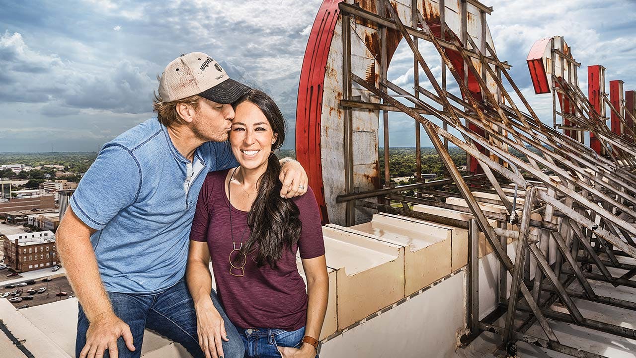 Fixer Upper's Chip and Joanna Gaines on the roof of the Alico, the tallest building in Waco.