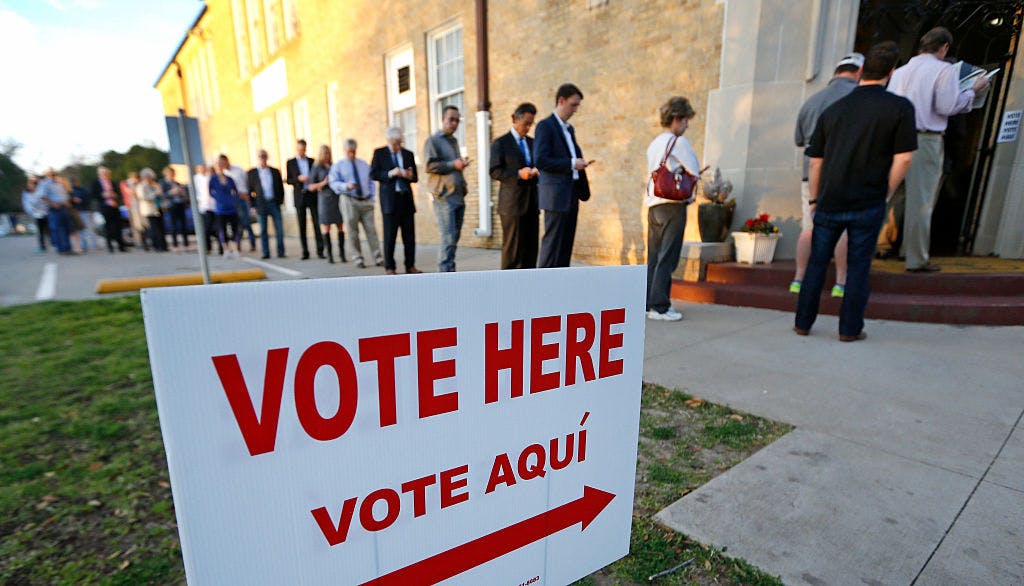Voters line up to cast their ballots on Super Tuesday March 1, 2016 in Fort Worth, Texas. 