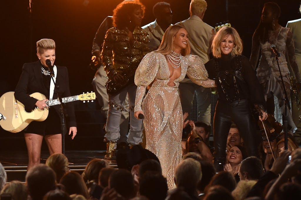 NASHVILLE, TN - NOVEMBER 02: Beyonce performs onstage with Martie Maguire of Dixie Chicks at the 50th annual CMA Awards at the Bridgestone Arena on November 2, 2016 in Nashville, Tennessee. (Photo by Rick Diamond/Getty Images)