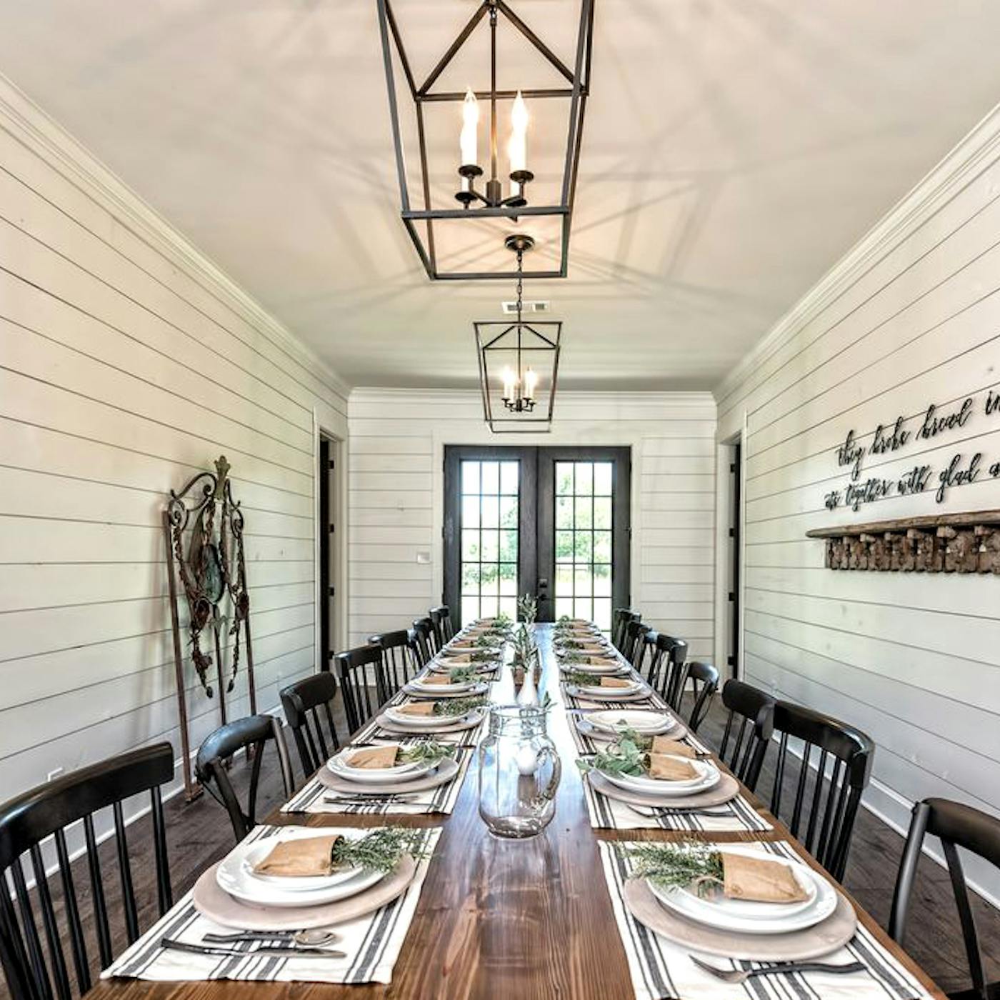 Chip And Joanna Gaines Fixer Upper House How Magnolia Market's Success