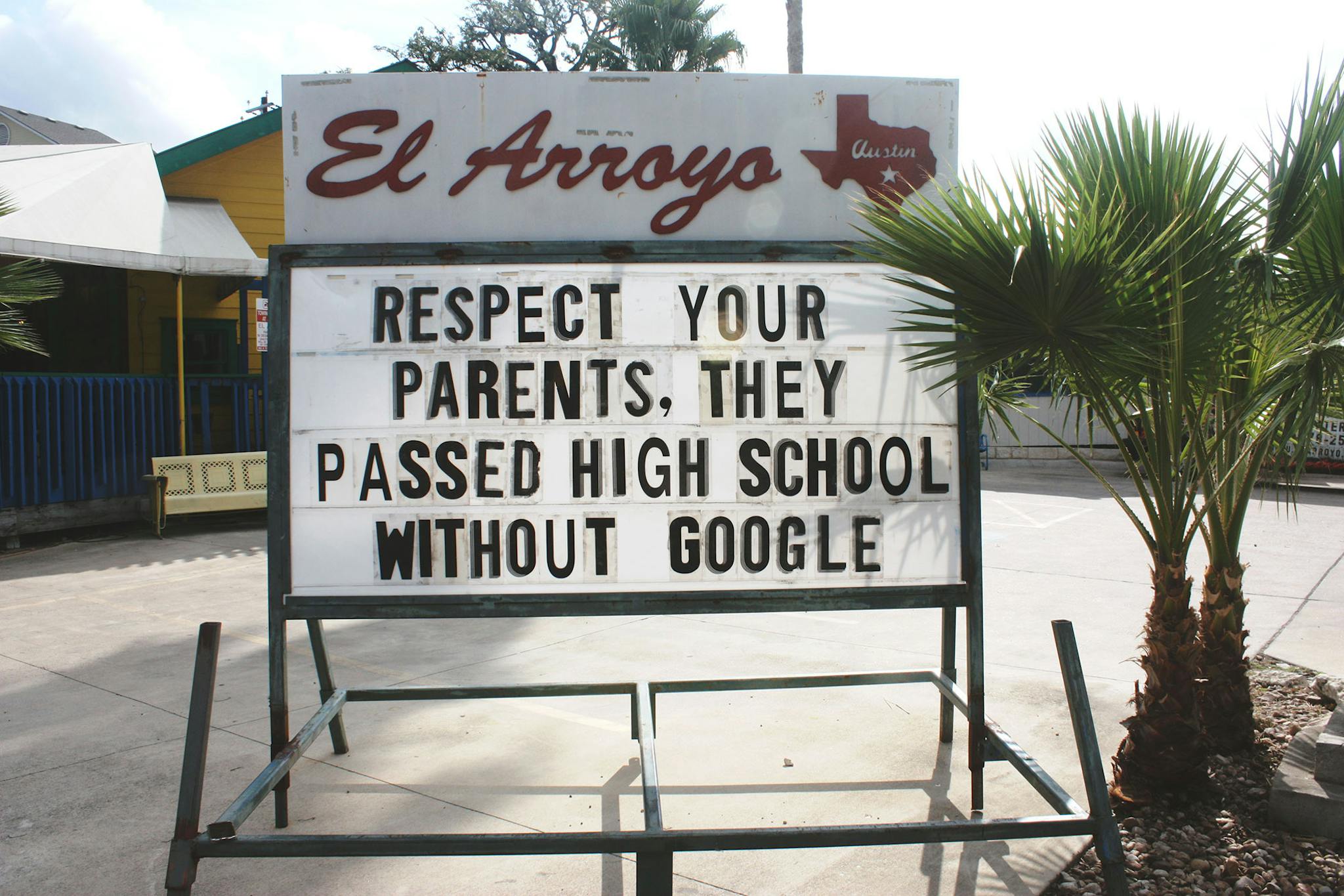 El Arroyo sign says respect your parents. They passed high school without Google.