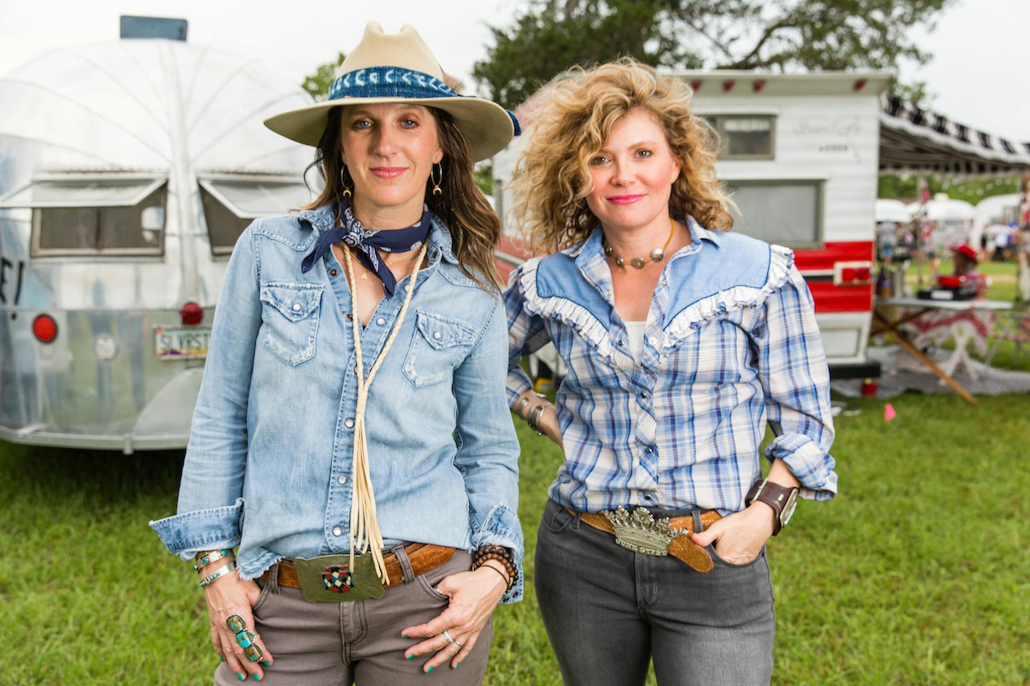 Jollie and Amie Sikes stand together in jeans and button downs.