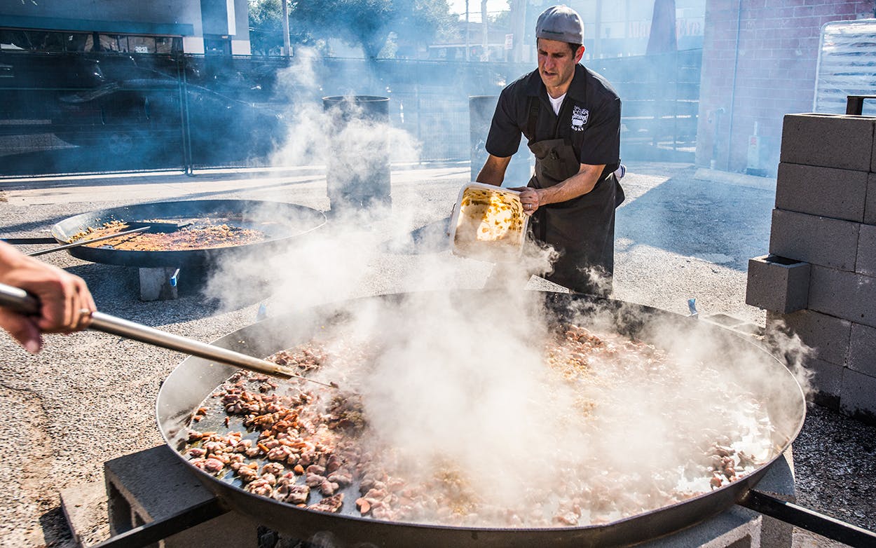 Chef Ryan Pera of the HOUBBQ Collective cooks paella at the Southern Smoke festival in 2017.