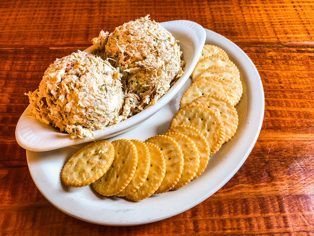 chicken salad plate with ritz crackers