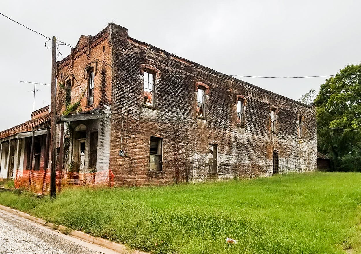 An abandoned building in Neches.
