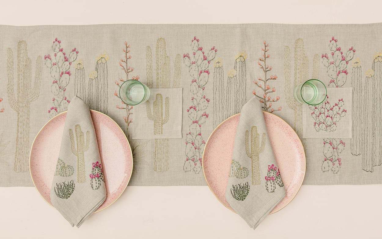 table runner, napkins and dishes