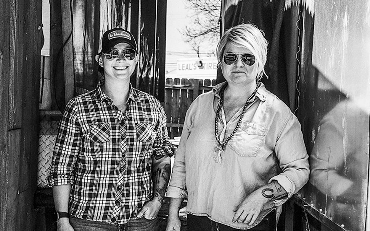 Co-owners Ali Clem and LeAnn Mueller of la Barbecue.