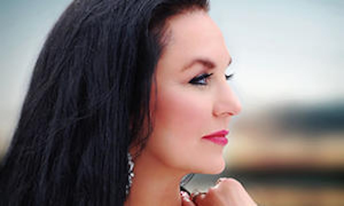 Crystal Gayle – Texas Monthly