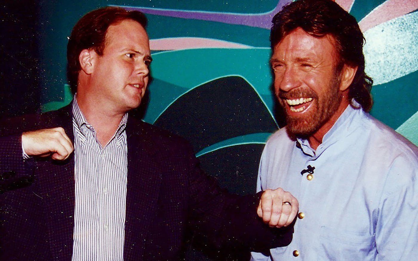 chuck norris thumbs up funny