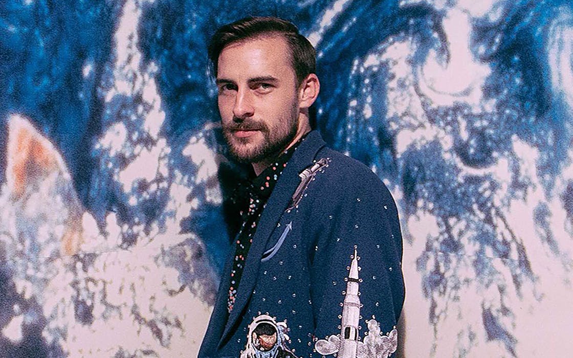 Premiere: Robert Ellis is 'Gone to the Moon' in New Video – Texas Monthly