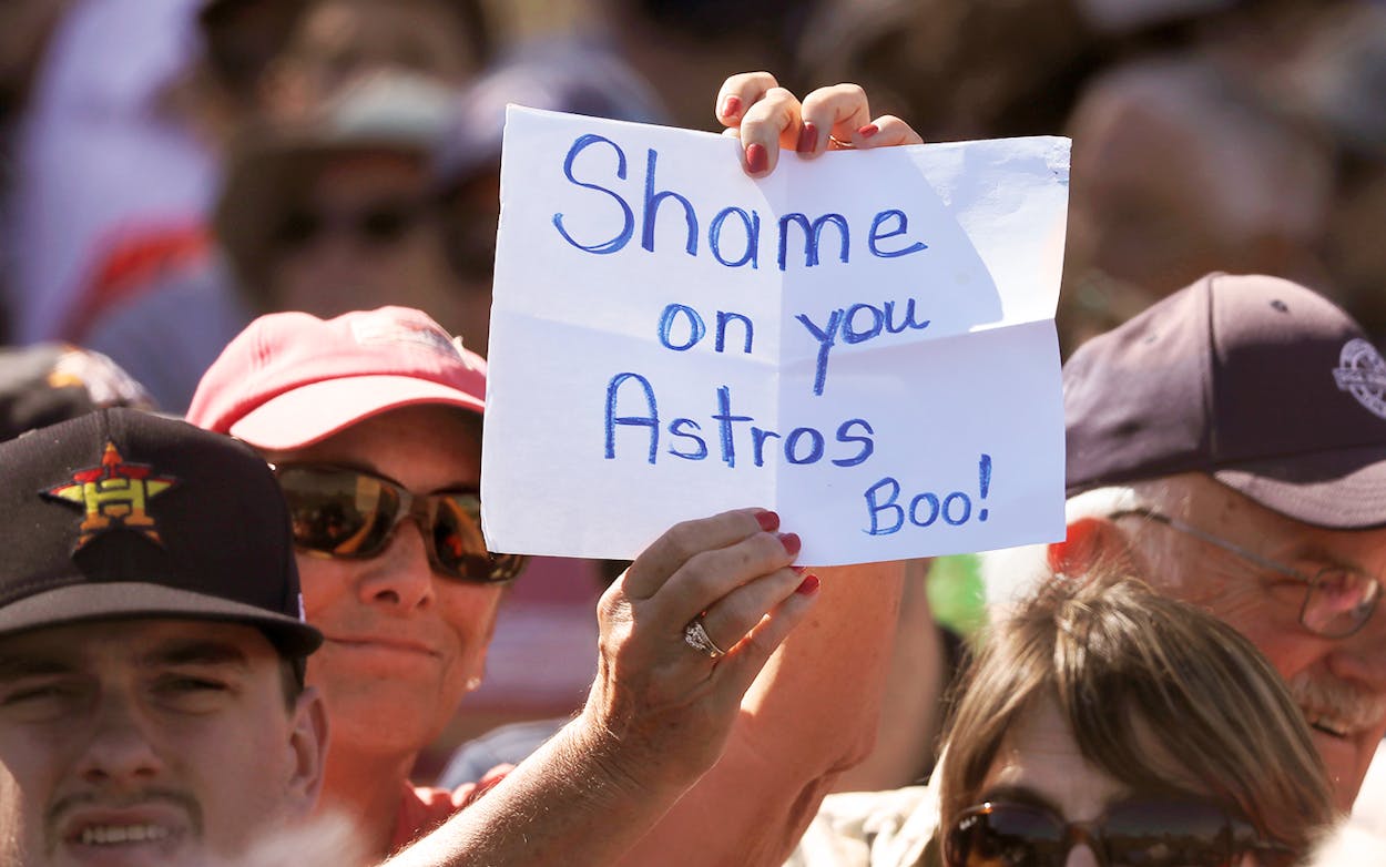 Houston Astros fans team up to return woman's hat in thrilling