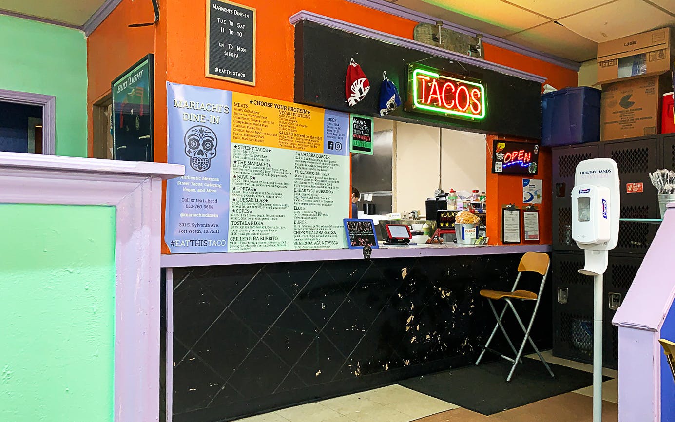 Weekly-Taco-Mariachis-Dine-Inn-interior-shot