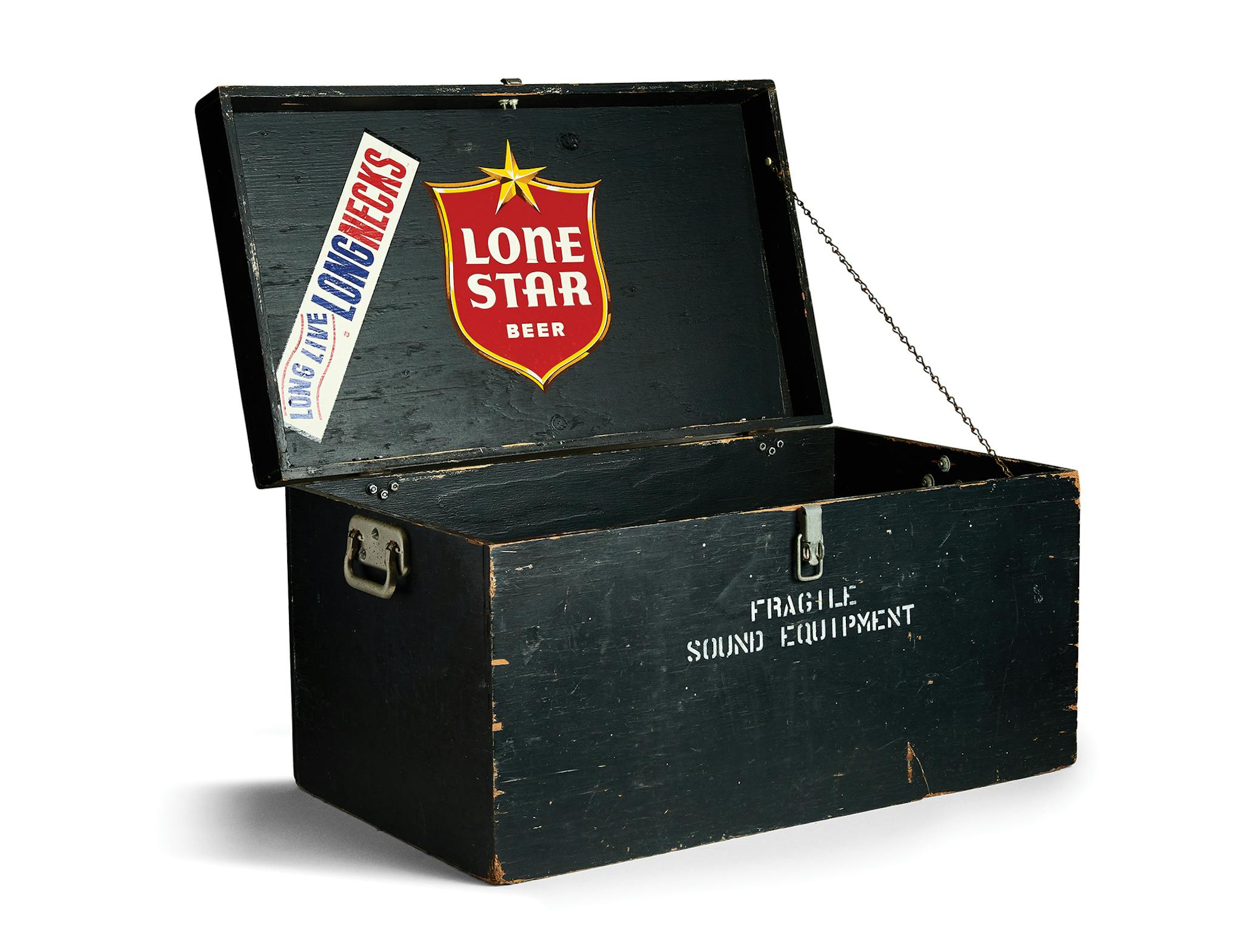 A fake sound equipment box used to sneak Lone Star backstage to Willie.