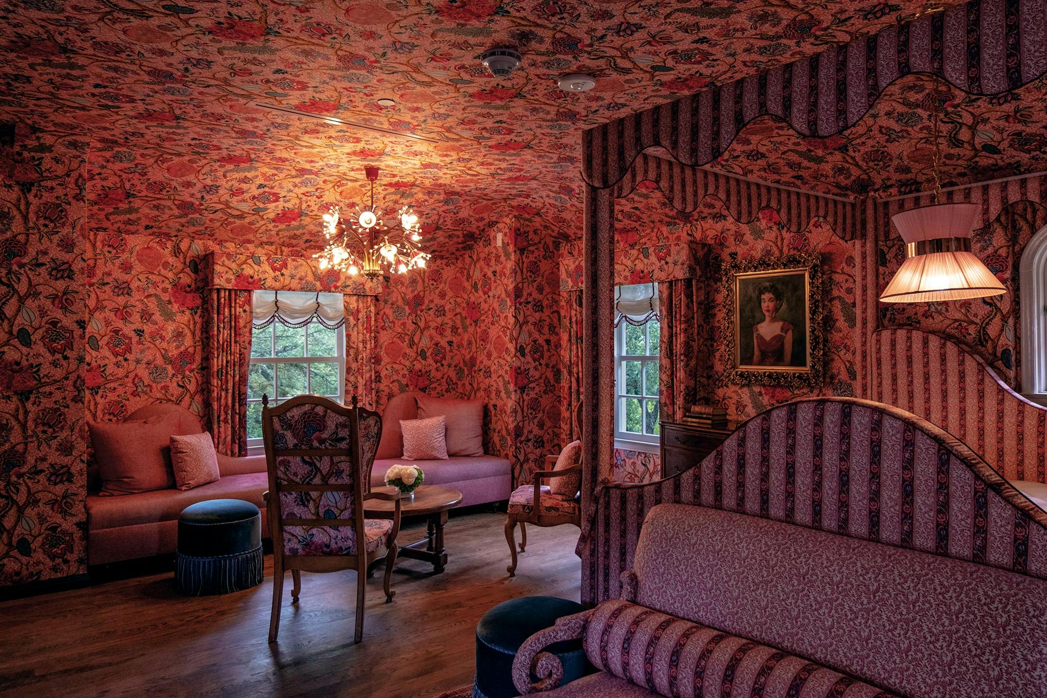 Guest room inside of the Commodore Perry mansion with floral wall paper on the walls and ceiling.