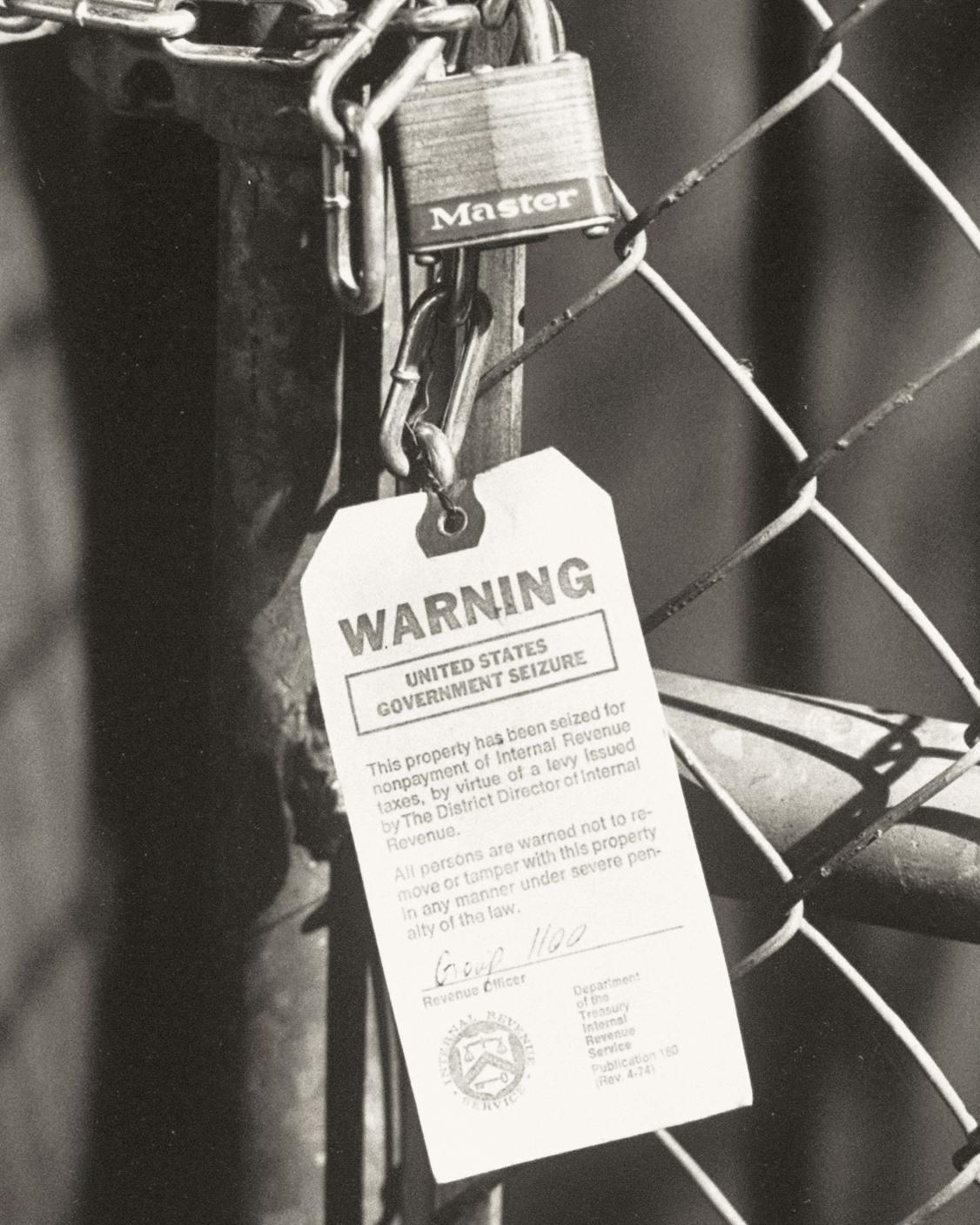 The chain-link fence at Willie’s country club, padlocked by the IRS.