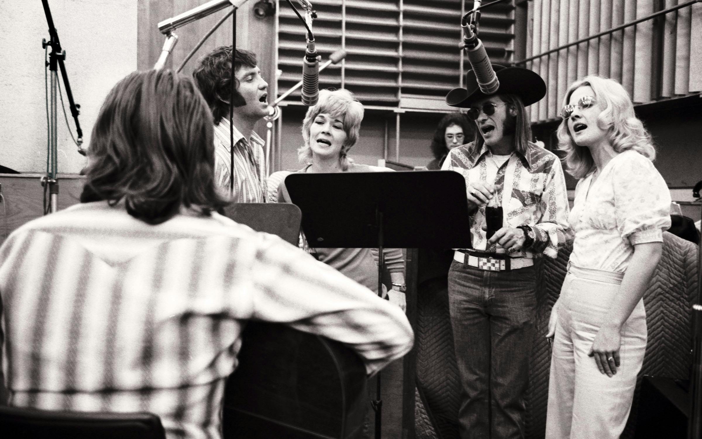 Willie in a recording session with backing vocalists Larry Gatlin, Sammi Smith, Doug Sahm, and Dee Moeller in New York City in February 1973.