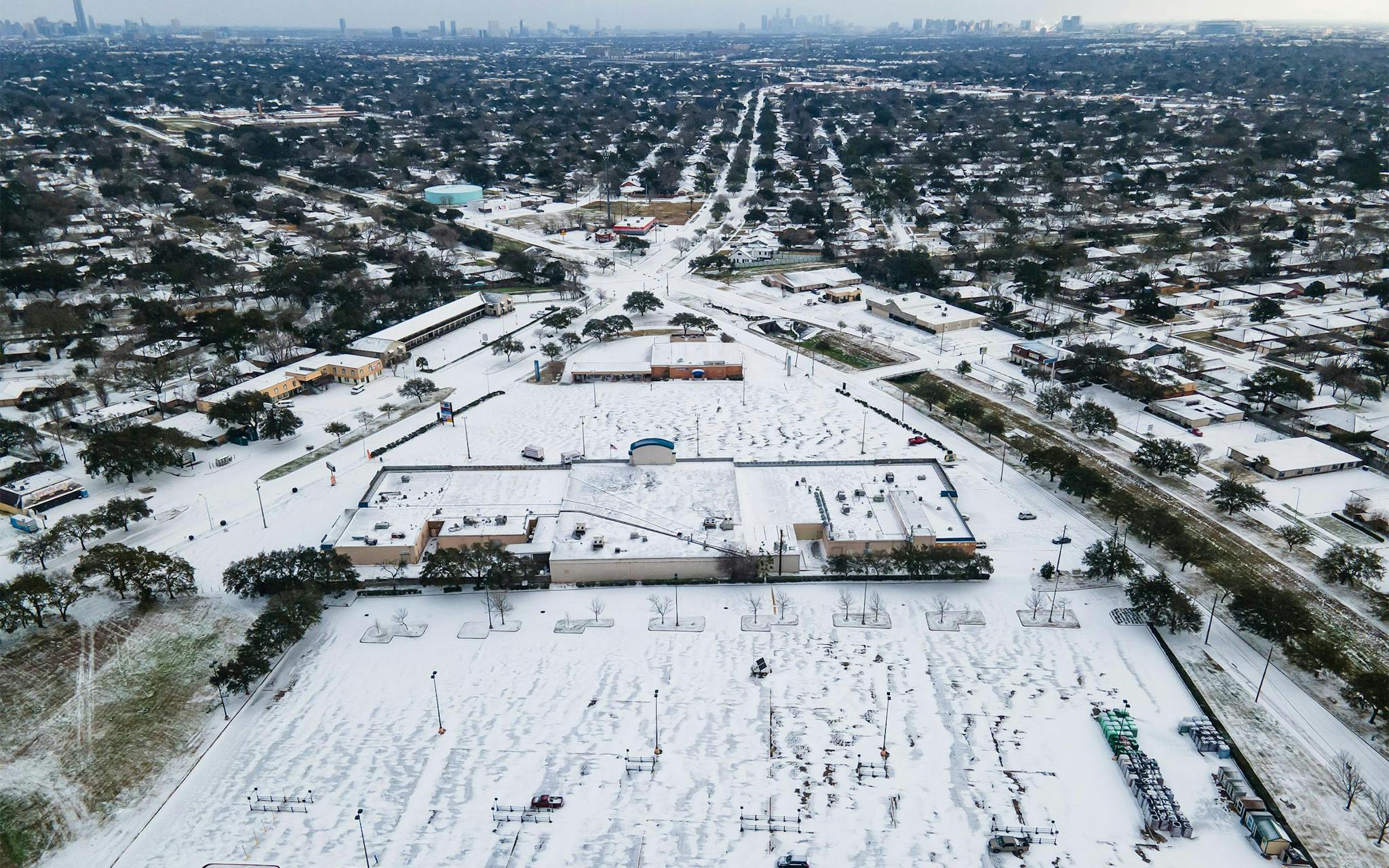 Snow covering Houston during the 2021 Texas snow storm.