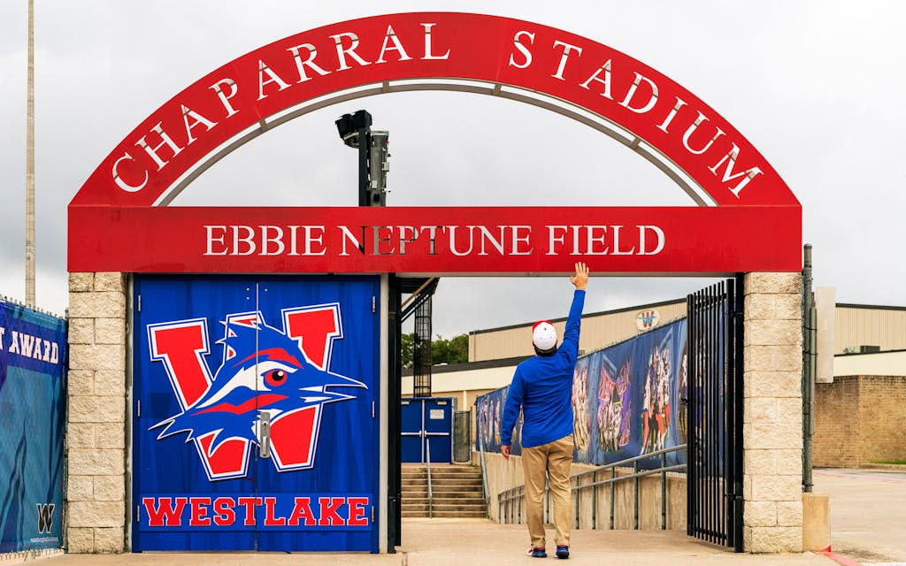 Coach Todd Dodge taps the Ebbie Neptune arch, acknowledging his late father-in-law, before entering the stadium on October 26, 2021.