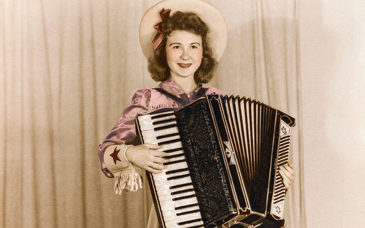 A portrait of Cleo Raymond in 1940s.