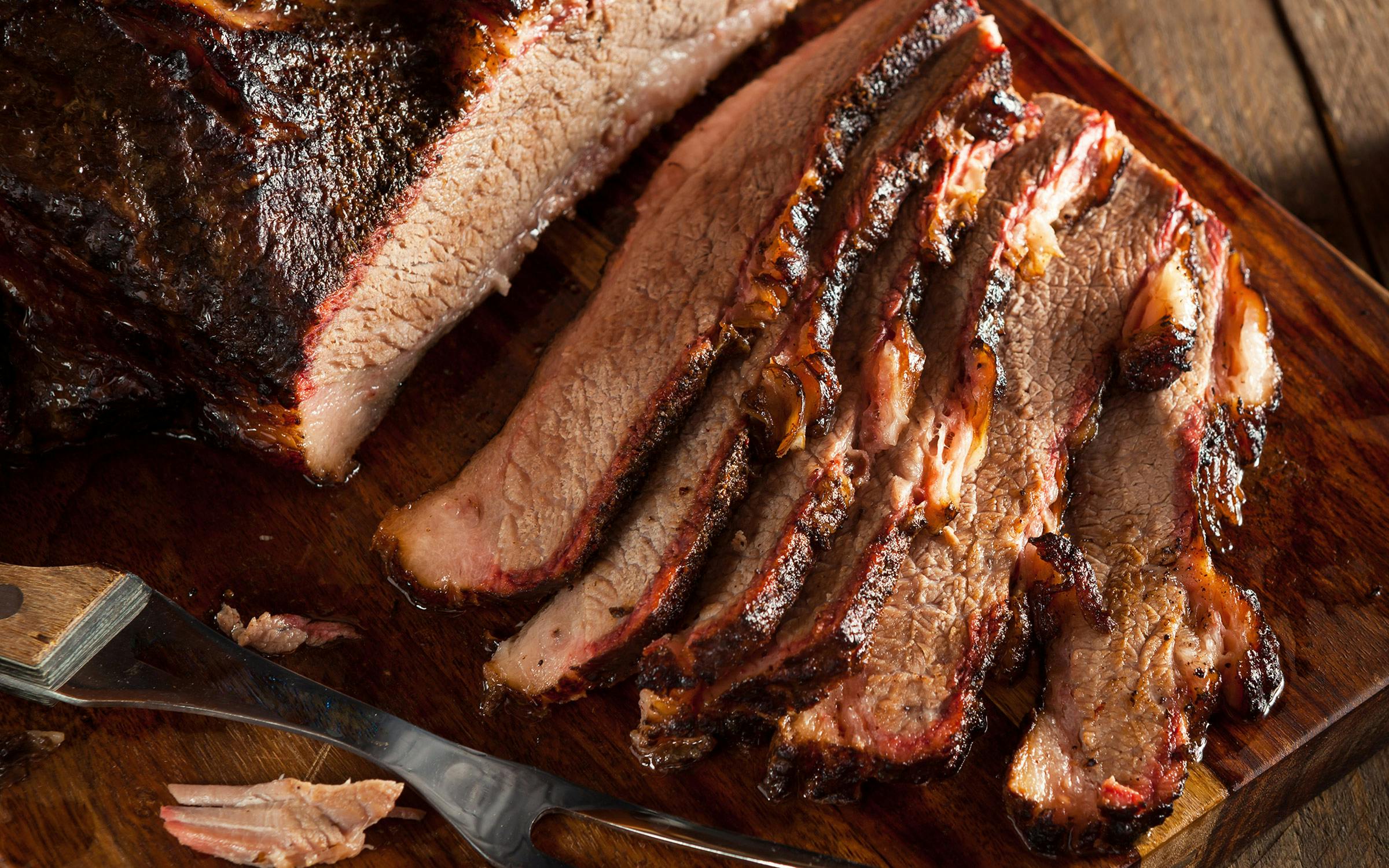 https://img.texasmonthly.com/2022/05/how-to-smoke-the-perfect-brisket.jpg?auto=compress&crop=faces&fit=fit&fm=pjpg&ixlib=php-3.3.1&q=45
