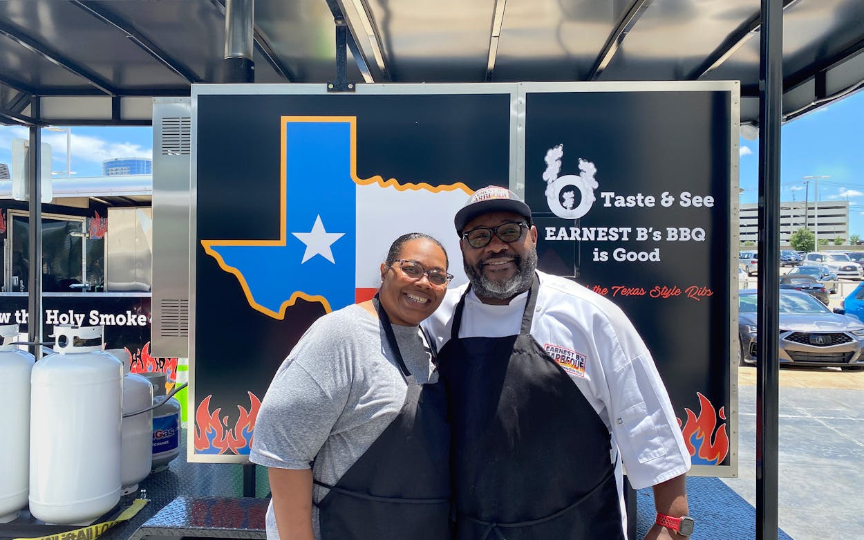 https://img.texasmonthly.com/2022/06/earnest-b-bbq-owners.jpg?auto=compress&crop=faces&fit=fit&fm=jpg&h=0&ixlib=php-3.3.1&q=45&w=1250