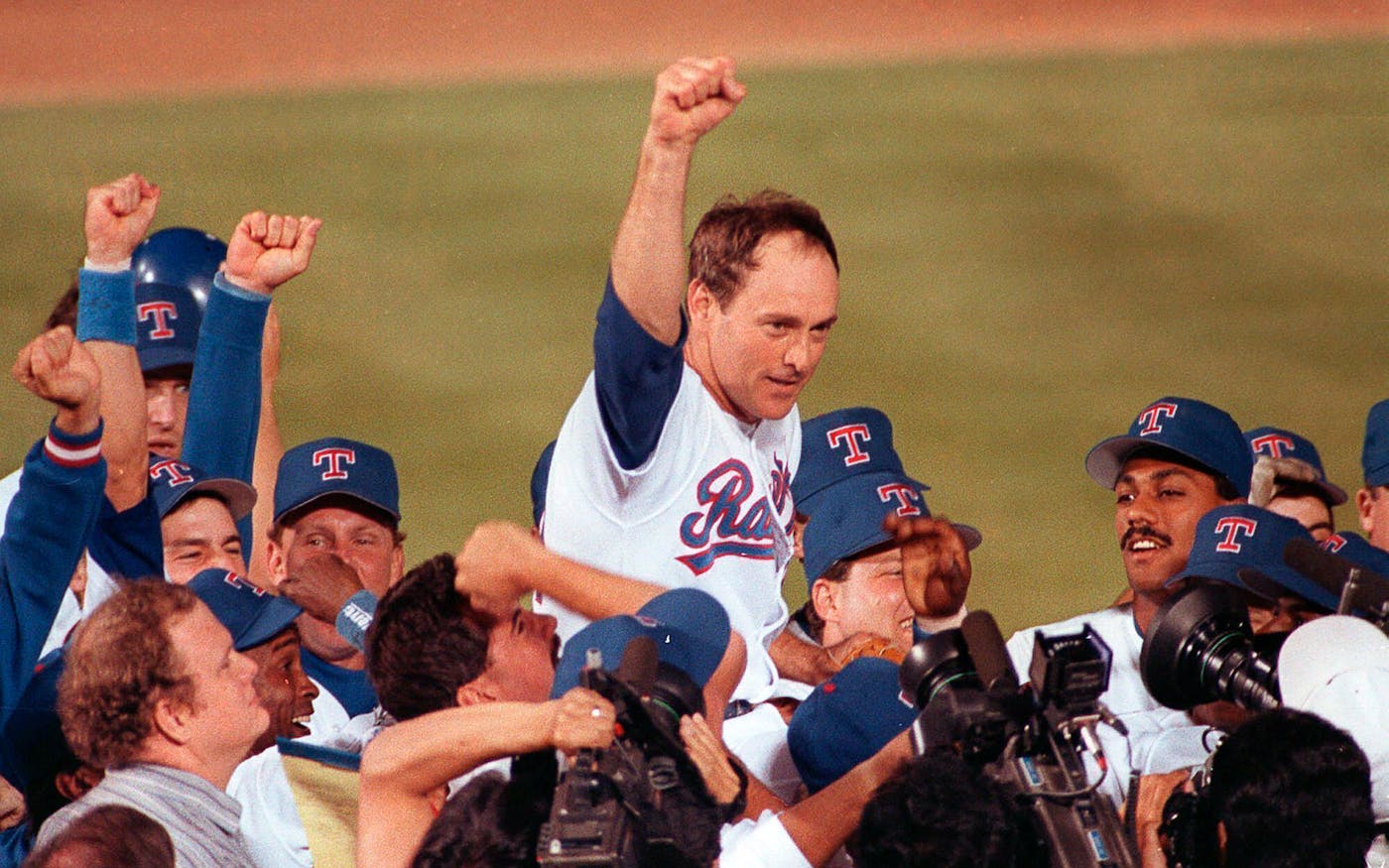 Does This Photograph Show Nolan Ryan Pitching After an On-Field