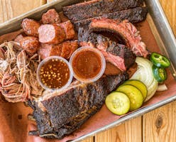 B-Cooper-BBQ-Austin-Texas-Ribs-Sausage-tray-lamb-1