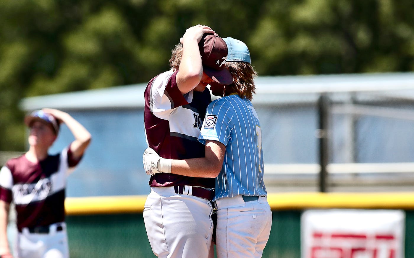 At the Little League World Series, Texas and Oklahoma Hug and Make Up