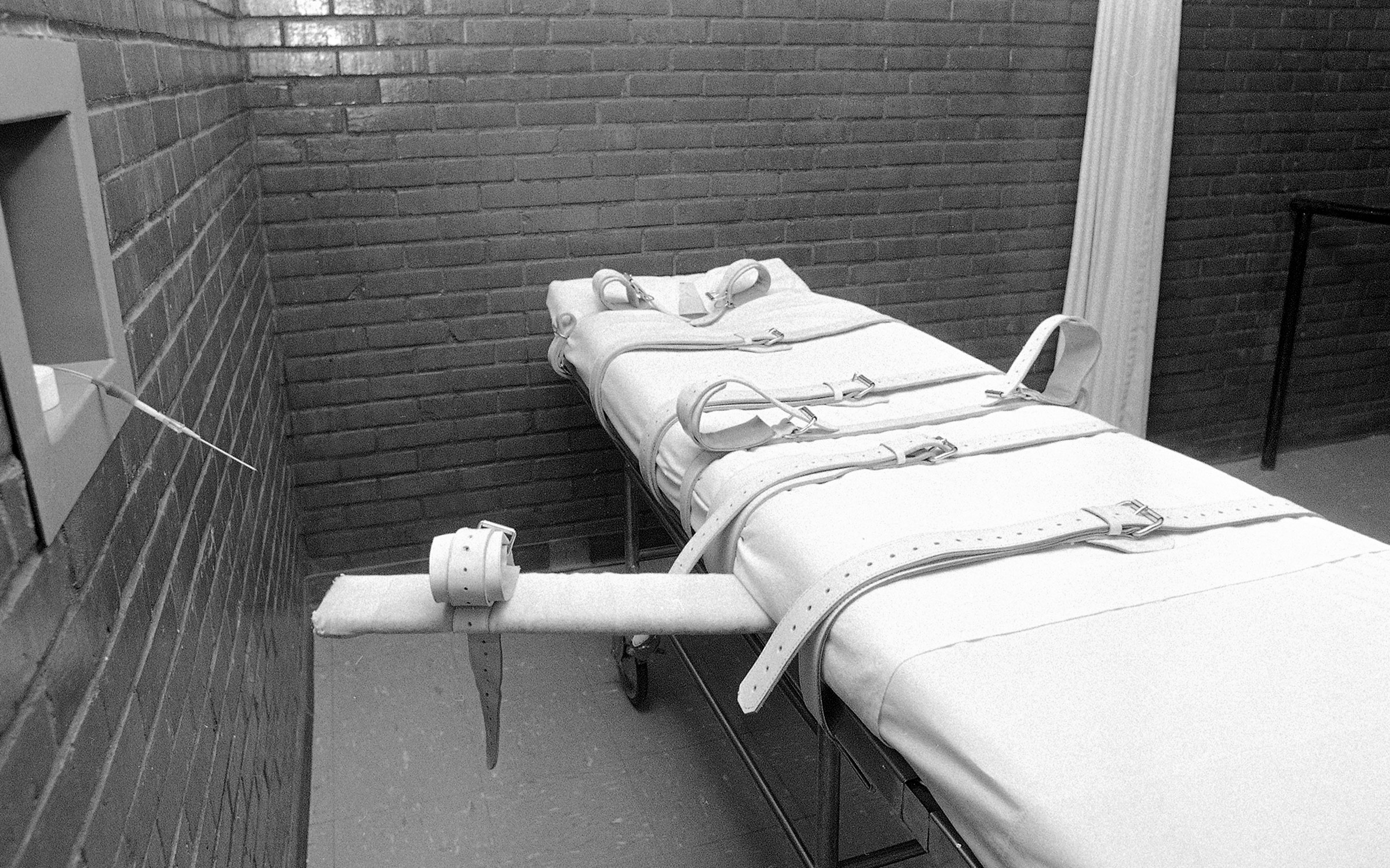 Bearing Witness at Texass First Execution by Lethal Injection