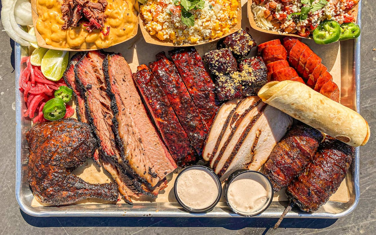 https://img.texasmonthly.com/2022/10/B4-Barbeque-Boba-Mabank-BBQ-Tray-1.jpg?auto=compress&crop=faces&fit=fit&fm=jpg&h=0&ixlib=php-3.3.1&q=45&w=1250