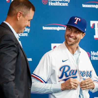 Jacob deGrom #48 and General Manager Chris Young of the Texas Rangers at an introductory press conference on December 8, 2022 in Arlington.