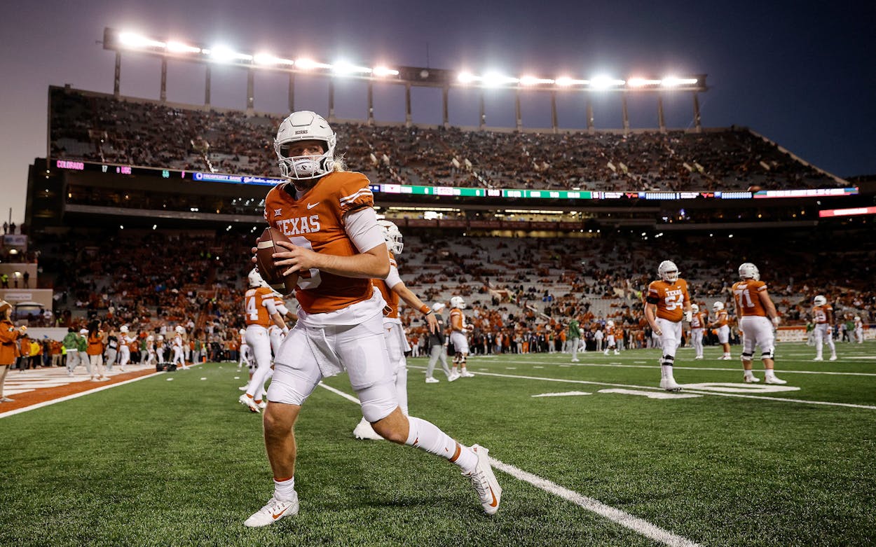 Quinn Ewers #3 of the Texas Longhorns warms up before the game against the TCU Horned Frogs at Darrell K Royal-Texas Memorial Stadium on November 12, 2022 in Austin, Texas.