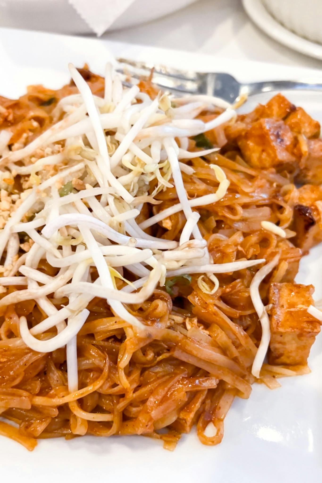A plate of pad thai.