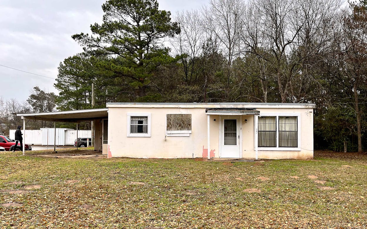 Why These Ugly, Abandoned Longview Homes May Be Worth Saving
