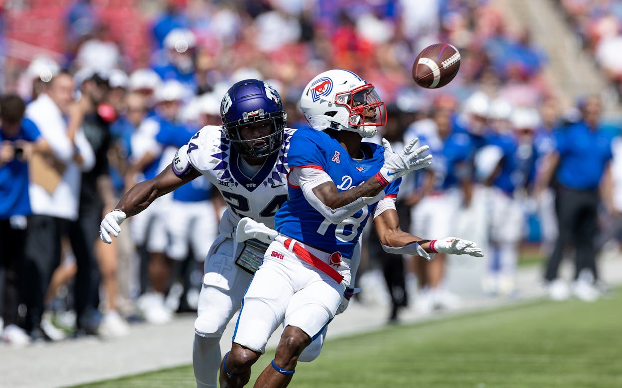 SMU Mustangs wide receiver Teddy Knox (#18) prepares to make a catch during the college football game between the SMU Mustangs and TCU Horned Frogs on September 24, 2022, at Gerald J. Ford Stadium in Dallas, TX.