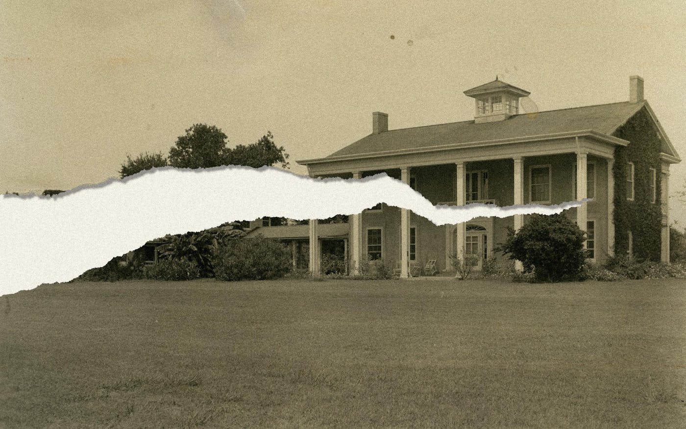 https://img.texasmonthly.com/2023/12/Texas-Historical-Commission-removing-books-Varner-Hogg-Plantation-Gift-Shop.jpg?auto=compress&crop=faces&fit=crop&fm=jpg&h=1050&ixlib=php-3.3.1&q=45&w=1400