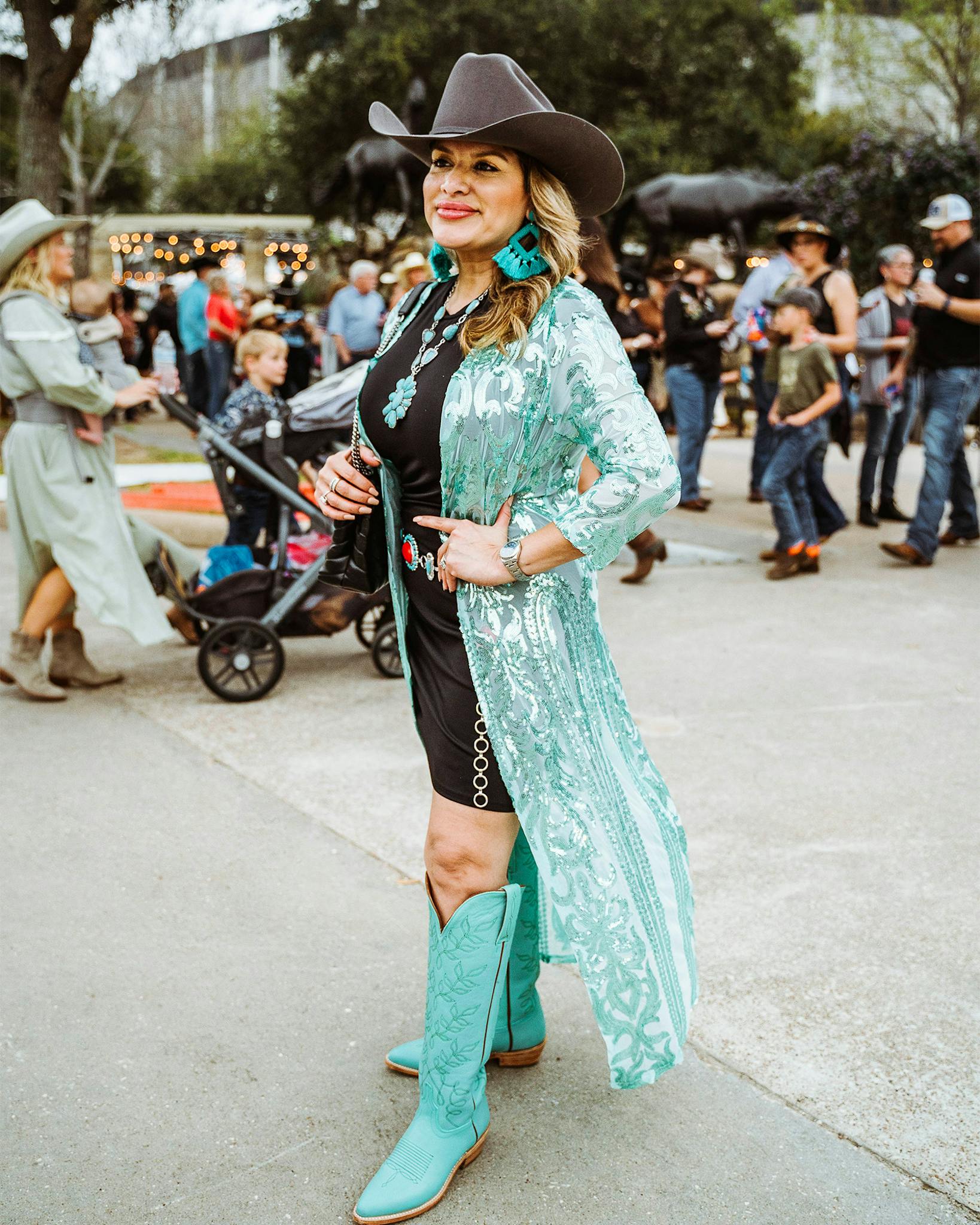 With so many accessories to coordinate, chromatically coherent looks were bound to ___ Tuesday night. Here, Jackie Rivera embraces turquoise, all the better to show off her statement necklace and standout boots.