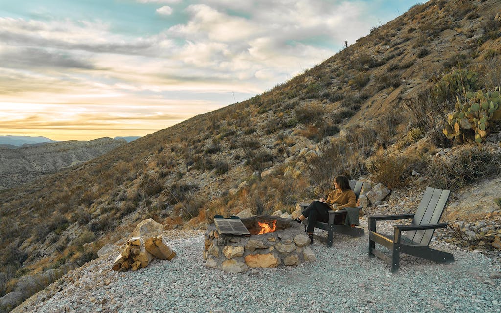 The cave suites at the Summit at Big Bend include firepits at the cliff’s edge.