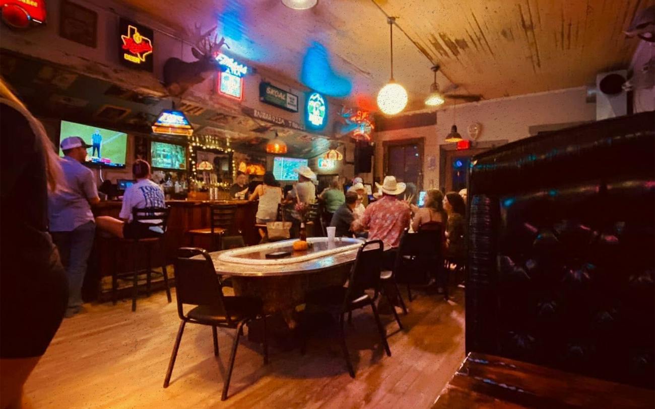 Bar Troff Barbaros(s?)a’s Got One of the Best Historic Dive Bars in Texas