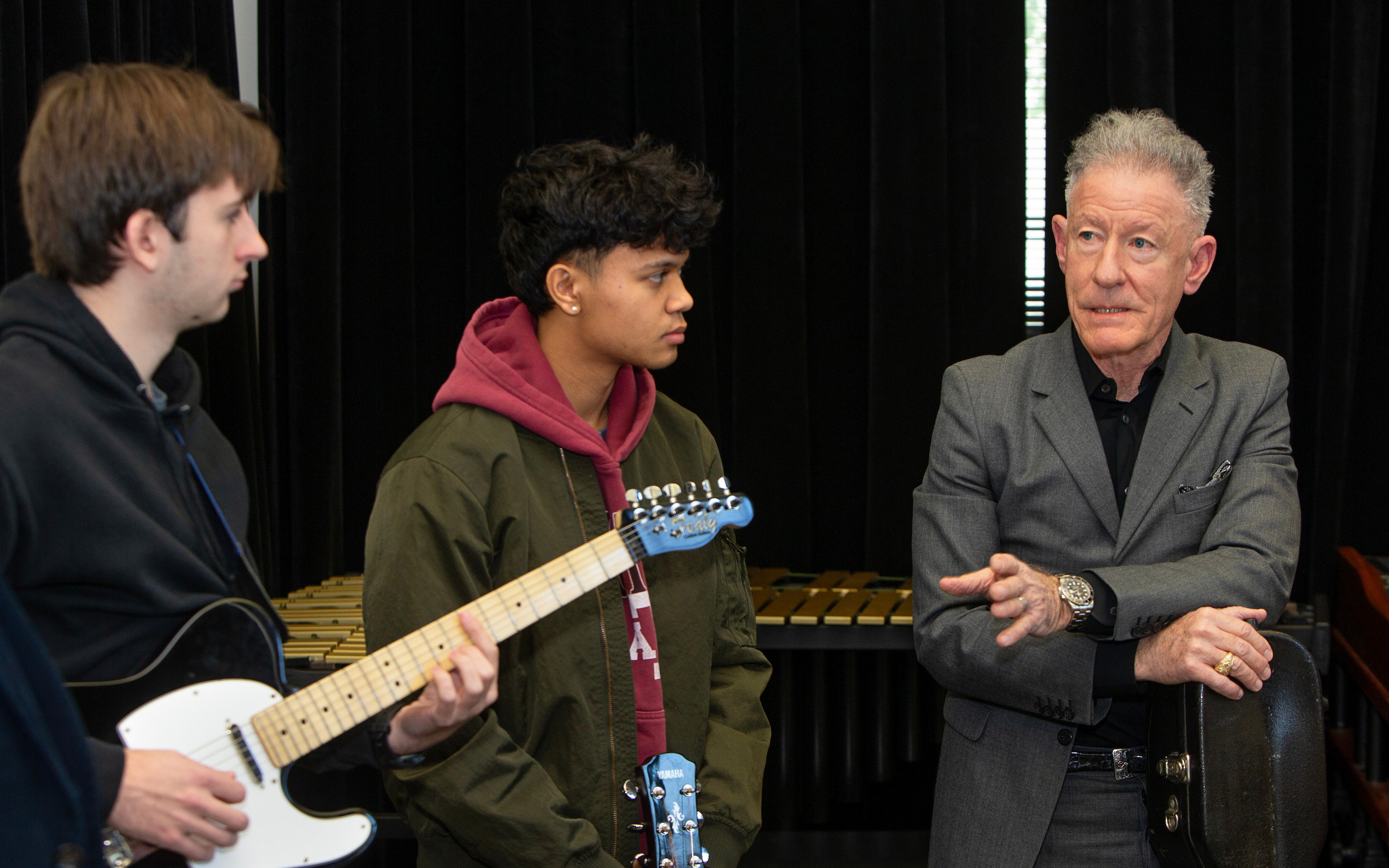 Lyle Lovett speaks with students at Texas A&M